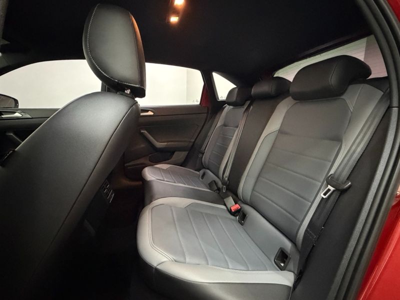 Volkswagen NIVUS 1.0 200 TSI TOTAL FLEX HIGHLINE AUTOMÁTICO 2021/2022 BETIOLO NOVOS E SEMINOVOS LAJEADO / Carros no Vale