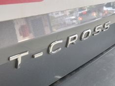 Volkswagen T-CROSS 1.0 200 TSI TOTAL FLEX COMFORTLINE AUTOMÁTICO 2024/2024 BETIOLO NOVOS E SEMINOVOS LAJEADO / Carros no Vale