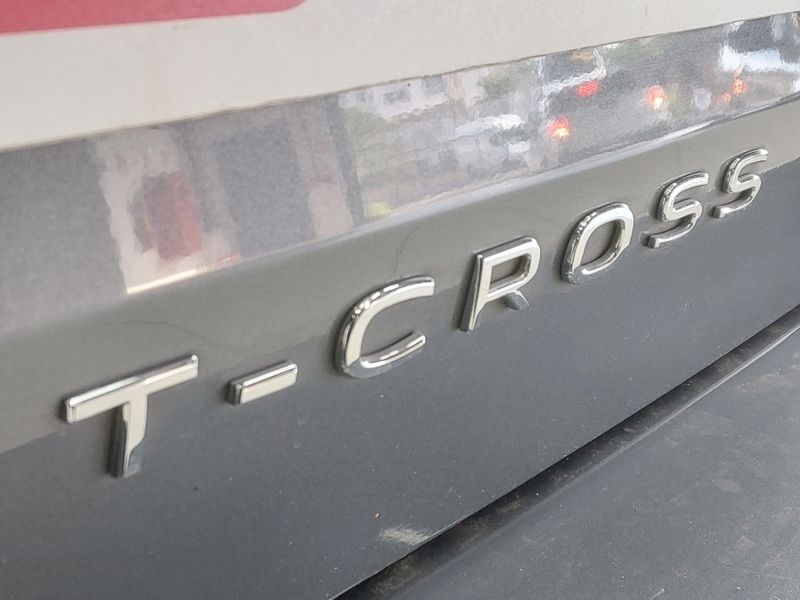 Volkswagen T-CROSS 1.0 200 TSI TOTAL FLEX COMFORTLINE AUTOMÁTICO 2024/2024 BETIOLO NOVOS E SEMINOVOS LAJEADO / Carros no Vale