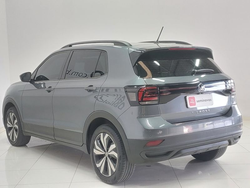 Volkswagen T-CROSS 1.0 200 TSI TOTAL FLEX COMFORTLINE AUTOMÁTICO 2024/2024 BETIOLO NOVOS E SEMINOVOS LAJEADO / Carros no Vale