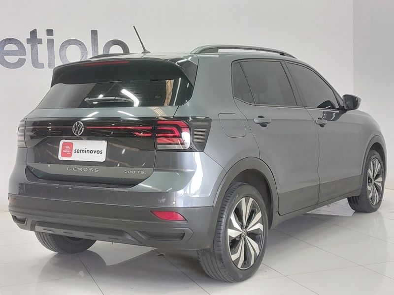 Volkswagen T-CROSS 1.0 200 TSI TOTAL FLEX COMFORTLINE AUTOMÁTICO 2024/2024 BETIOLO NOVOS E SEMINOVOS LAJEADO / Carros no Vale