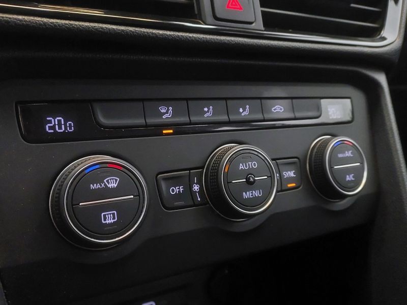 Volkswagen TAOS 1.4 250 TSI TOTAL FLEX COMFORTLINE AUTOMÁTICO 2022/2022 BETIOLO NOVOS E SEMINOVOS LAJEADO / Carros no Vale