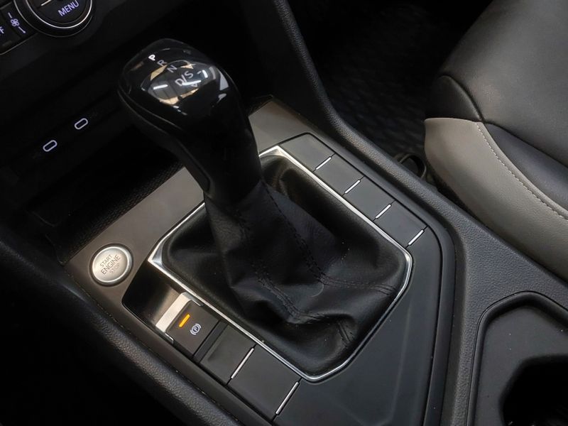 Volkswagen TAOS 1.4 250 TSI TOTAL FLEX COMFORTLINE AUTOMÁTICO 2022/2022 BETIOLO NOVOS E SEMINOVOS LAJEADO / Carros no Vale
