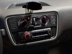 Volkswagen UP 1.0 MPI TAKE UP 12V FLEX 4P MANUAL 2017/2018 BETIOLO NOVOS E SEMINOVOS LAJEADO / Carros no Vale