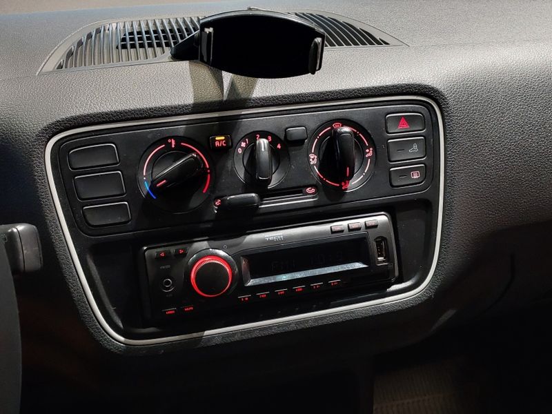 Volkswagen UP 1.0 MPI TAKE UP 12V FLEX 4P MANUAL 2017/2018 BETIOLO NOVOS E SEMINOVOS LAJEADO / Carros no Vale Volkswagen UP 1.0 MPI TAKE UP 12V FLEX 4P MANUAL 2017/2018 BETIOLO NOVOS E SEMINOVOS LAJEADO / Carros no Vale