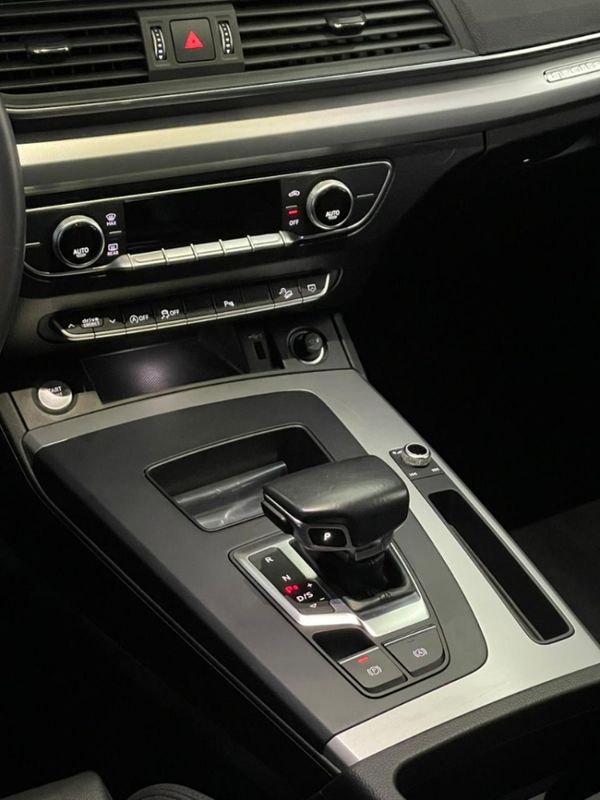 Audi Q5 2.0 45 TFSI GASOLINA S-LINE QUATTRO S TRONIC 2021/2022 CASTELLAN E TOMAZONI MOTORS CAXIAS DO SUL / Carros no Vale