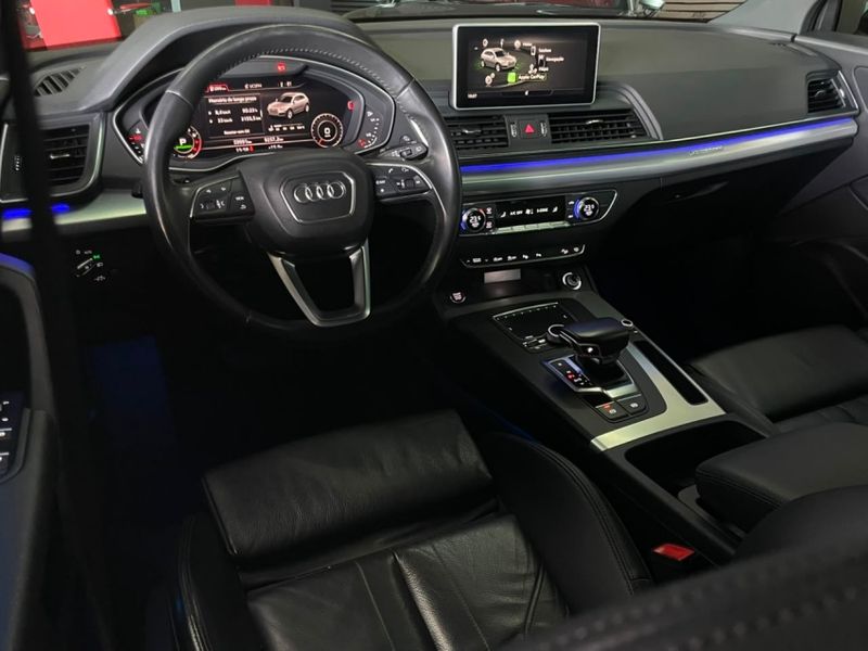 Audi Q5 2.0 TFSI GASOLINA BLACK S TRONIC 2018/2019 CASTELLAN E TOMAZONI MOTORS CAXIAS DO SUL / Carros no Vale Audi Q5 2.0 TFSI GASOLINA BLACK S TRONIC 2018/2019 CASTELLAN E TOMAZONI MOTORS CAXIAS DO SUL / Carros no Vale