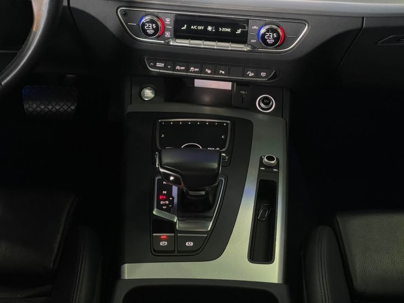 Audi Q5 2.0 TFSI GASOLINA BLACK S TRONIC 2018/2019 CASTELLAN E TOMAZONI MOTORS CAXIAS DO SUL / Carros no Vale Audi Q5 2.0 TFSI GASOLINA BLACK S TRONIC 2018/2019 CASTELLAN E TOMAZONI MOTORS CAXIAS DO SUL / Carros no Vale
