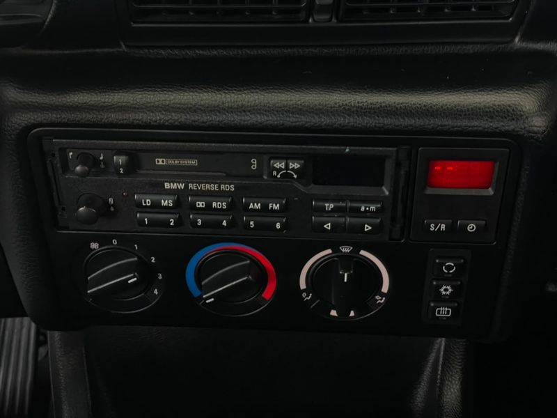 BMW 318i 1.8 COMPACT 16V GASOLINA 2P MANUAL 1995/1995 CASTELLAN E TOMAZONI MOTORS CAXIAS DO SUL / Carros no Vale