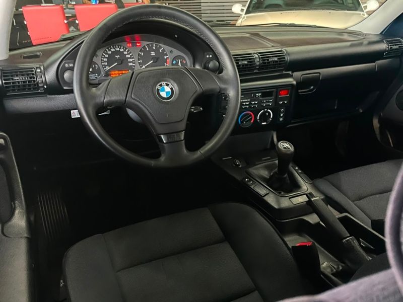 BMW 318i 1.8 COMPACT 16V GASOLINA 2P MANUAL 1995/1995 CASTELLAN E TOMAZONI MOTORS CAXIAS DO SUL / Carros no Vale