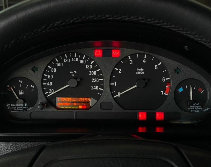 BMW 318i 1.8 COMPACT 16V GASOLINA 2P MANUAL 1995/1995 CASTELLAN E TOMAZONI MOTORS CAXIAS DO SUL / Carros no Vale