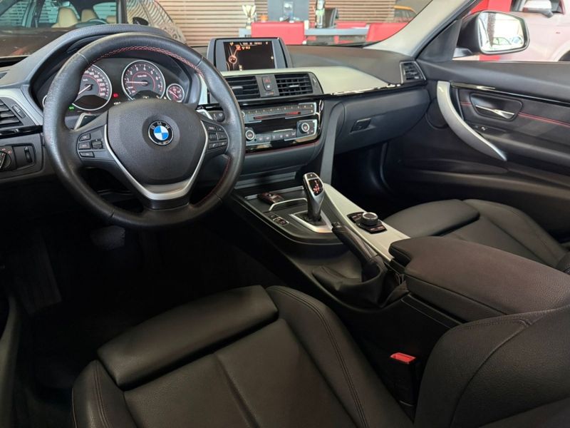 BMW 320i 2.0 SPORT 16V TURBO ACTIVE FLEX 4P AUTOMÁTICO 2017/2017 CASTELLAN E TOMAZONI MOTORS CAXIAS DO SUL / Carros no Vale BMW 320i 2.0 SPORT 16V TURBO ACTIVE FLEX 4P AUTOMÁTICO 2017/2017 CASTELLAN E TOMAZONI MOTORS CAXIAS DO SUL / Carros no Vale