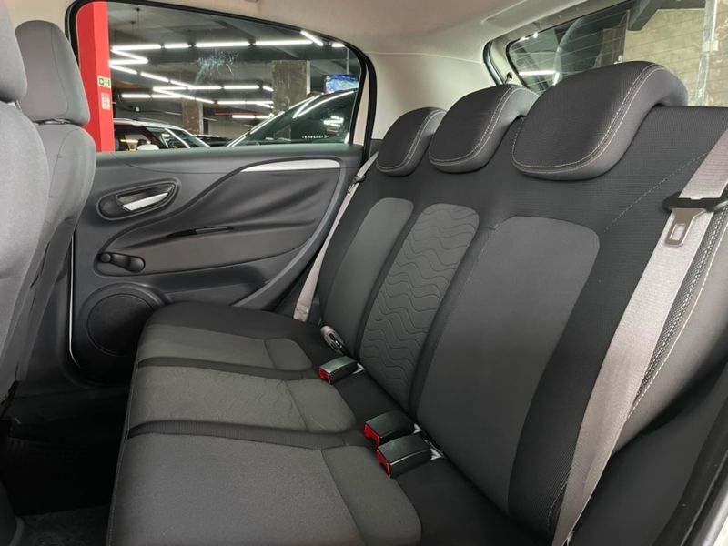 Fiat PUNTO 1.6 ESSENCE 16V FLEX 4P MANUAL 2014/2014 CASTELLAN E TOMAZONI MOTORS CAXIAS DO SUL / Carros no Vale Fiat PUNTO 1.6 ESSENCE 16V FLEX 4P MANUAL 2014/2014 CASTELLAN E TOMAZONI MOTORS CAXIAS DO SUL / Carros no Vale