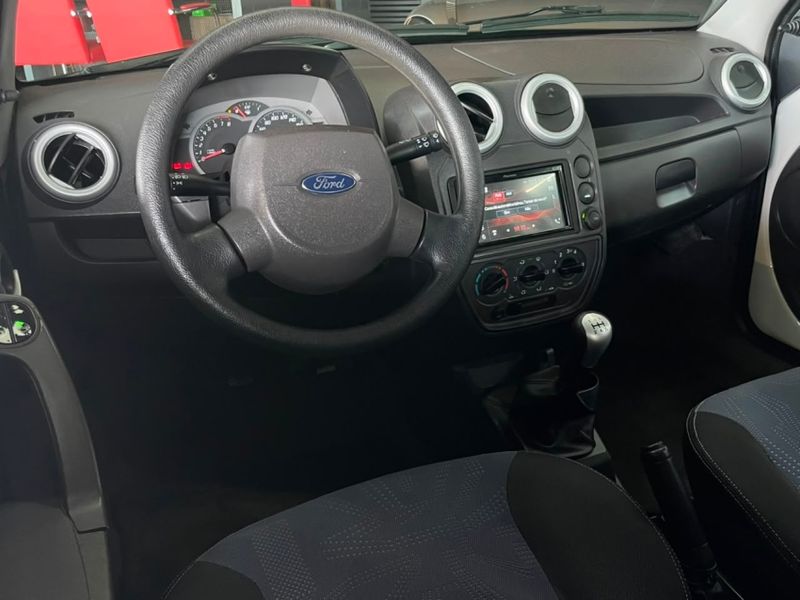 Ford KA 1.0 MPI 8V FLEX 2P MANUAL 2013/2013 CASTELLAN E TOMAZONI MOTORS CAXIAS DO SUL / Carros no Vale Ford KA 1.0 MPI 8V FLEX 2P MANUAL 2013/2013 CASTELLAN E TOMAZONI MOTORS CAXIAS DO SUL / Carros no Vale