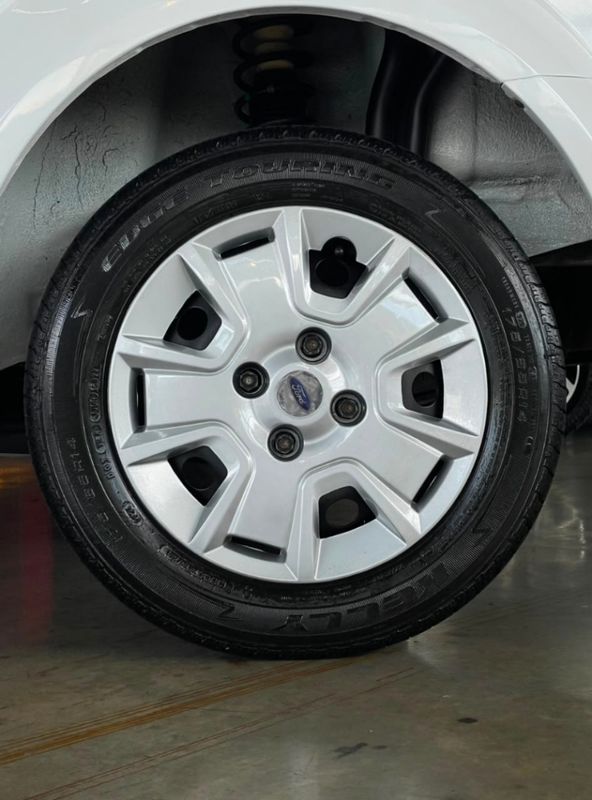 Ford KA 1.0 MPI 8V FLEX 2P MANUAL 2013/2013 CASTELLAN E TOMAZONI MOTORS CAXIAS DO SUL / Carros no Vale Ford KA 1.0 MPI 8V FLEX 2P MANUAL 2013/2013 CASTELLAN E TOMAZONI MOTORS CAXIAS DO SUL / Carros no Vale