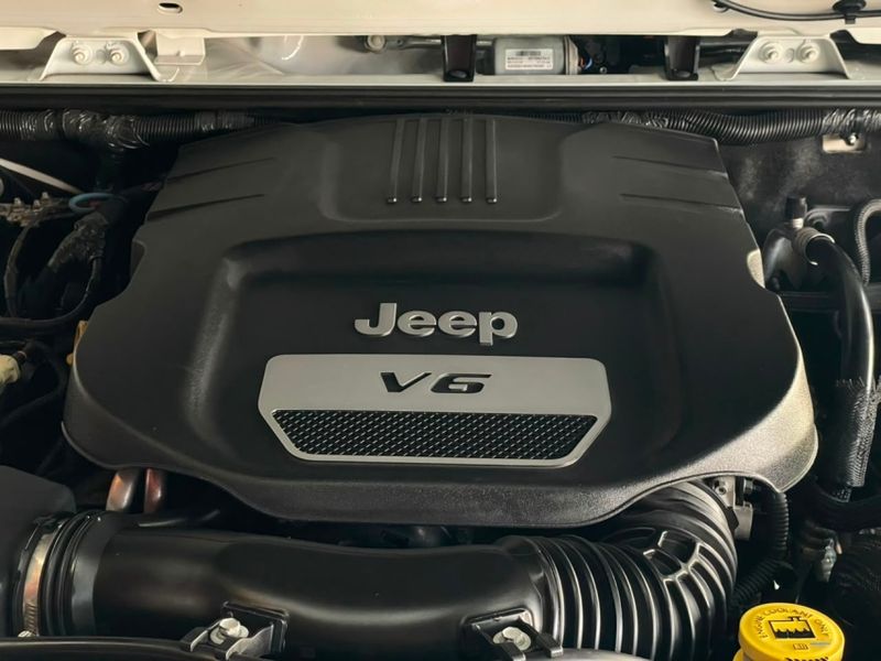 JEEP WRANGLER 3.6 75 ANOS 4X4 V6 GASOLINA 4P AUTOMÁTICO 2016/2016 CASTELLAN E TOMAZONI MOTORS CAXIAS DO SUL / Carros no Vale