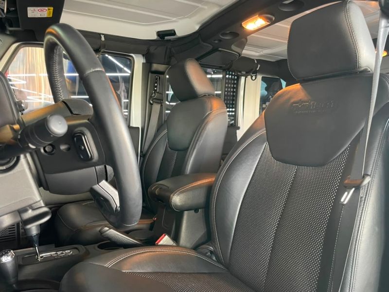JEEP WRANGLER 3.6 75 ANOS 4X4 V6 GASOLINA 4P AUTOMÁTICO 2016/2016 CASTELLAN E TOMAZONI MOTORS CAXIAS DO SUL / Carros no Vale
