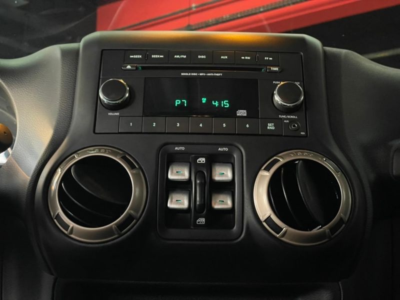 JEEP WRANGLER 3.6 75 ANOS 4X4 V6 GASOLINA 4P AUTOMÁTICO 2016/2016 CASTELLAN E TOMAZONI MOTORS CAXIAS DO SUL / Carros no Vale