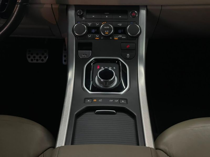 Land Rover RANGE ROVER EVOQUE 2.0 PURE 4WD 16V GASOLINA 4P AUTOMÁTICO 2012/2012 CASTELLAN E TOMAZONI MOTORS CAXIAS DO SUL / Carros no Vale Land Rover RANGE ROVER EVOQUE 2.0 PURE 4WD 16V GASOLINA 4P AUTOMÁTICO 2012/2012 CASTELLAN E TOMAZONI MOTORS CAXIAS DO SUL / Carros no Vale