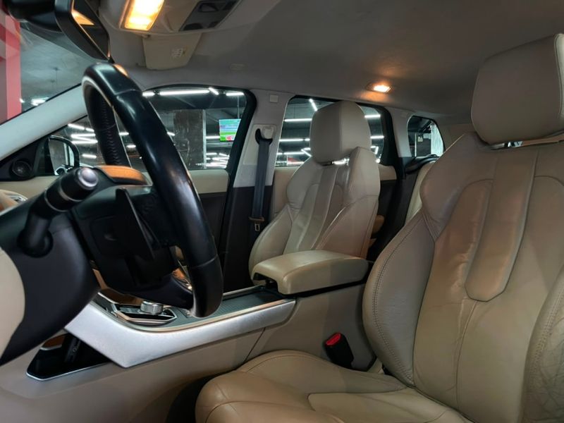 Land Rover RANGE ROVER EVOQUE 2.0 PURE 4WD 16V GASOLINA 4P AUTOMÁTICO 2012/2012 CASTELLAN E TOMAZONI MOTORS CAXIAS DO SUL / Carros no Vale Land Rover RANGE ROVER EVOQUE 2.0 PURE 4WD 16V GASOLINA 4P AUTOMÁTICO 2012/2012 CASTELLAN E TOMAZONI MOTORS CAXIAS DO SUL / Carros no Vale