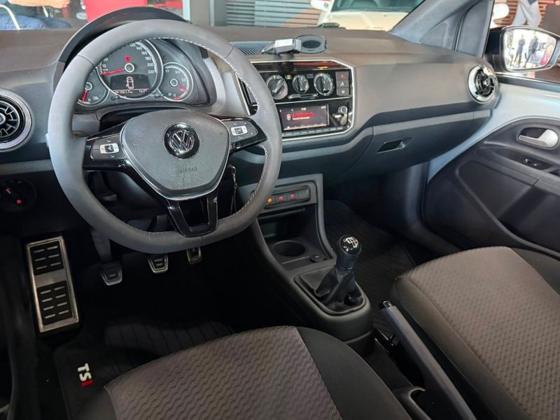 Volkswagen UP 1.0 TSI MOVE UP 12V FLEX 4P MANUAL 2017/2018 CASTELLAN E TOMAZONI MOTORS CAXIAS DO SUL / Carros no Vale Volkswagen UP 1.0 TSI MOVE UP 12V FLEX 4P MANUAL 2017/2018 CASTELLAN E TOMAZONI MOTORS CAXIAS DO SUL / Carros no Vale