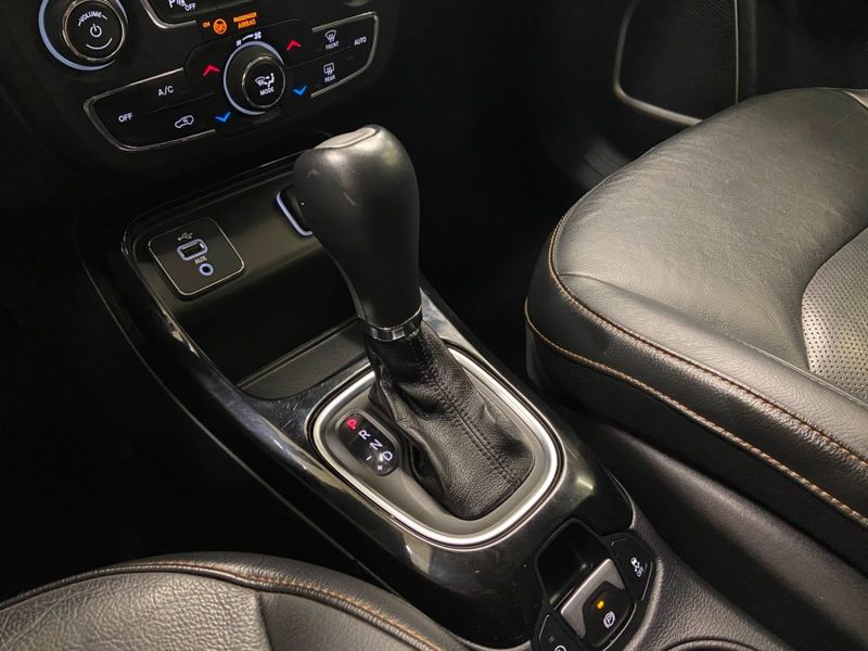 JEEP COMPASS 2.0 16V FLEX LIMITED AUTOMÁTICO 2018/2018 DRSUL SEMINOVOS CAXIAS DO SUL – LAJEADO – SANTA CRUZ DO SUL / Carros no Vale JEEP COMPASS 2.0 16V FLEX LIMITED AUTOMÁTICO 2018/2018 DRSUL SEMINOVOS CAXIAS DO SUL – LAJEADO – SANTA CRUZ DO SUL / Carros no Vale