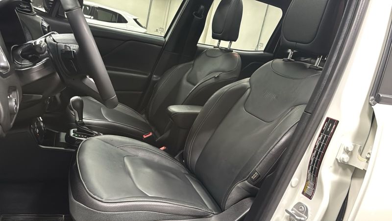 JEEP RENEGADE 1.3 T270 TURBO FLEX S 4X4 AT9 2023/2023 DRSUL SEMINOVOS CAXIAS DO SUL – LAJEADO – SANTA CRUZ DO SUL / Carros no Vale JEEP RENEGADE 1.3 T270 TURBO FLEX S 4X4 AT9 2023/2023 DRSUL SEMINOVOS CAXIAS DO SUL – LAJEADO – SANTA CRUZ DO SUL / Carros no Vale