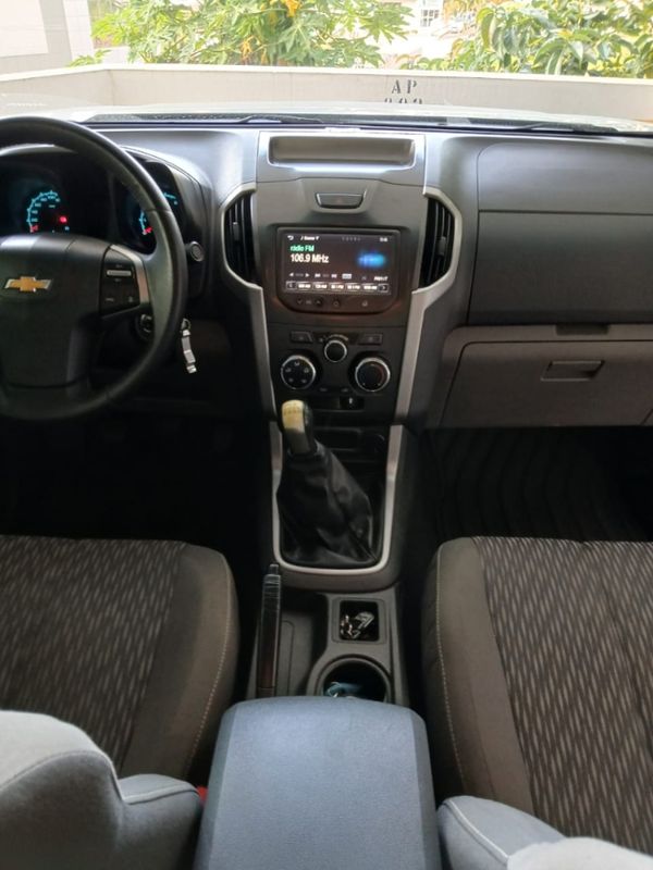 Chevrolet S10 2.5 LT 4X2 CD 16V FLEX 4P MANUAL 2015/2016 CAMINHÕES & CAMIONETAS PASSO FUNDO / Carros no Vale