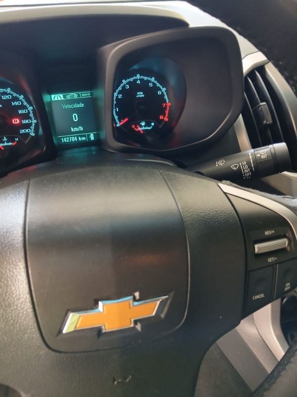 Chevrolet S10 2.5 LT 4X2 CD 16V FLEX 4P MANUAL 2015/2016 CAMINHÕES & CAMIONETAS PASSO FUNDO / Carros no Vale