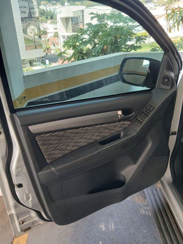 Chevrolet S10 2.5 LT 4X2 CD 16V FLEX 4P MANUAL 2015/2016 CAMINHÕES & CAMIONETAS PASSO FUNDO / Carros no Vale