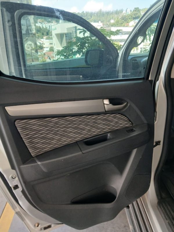 Chevrolet S10 2.5 LT 4X2 CD 16V FLEX 4P MANUAL 2015/2016 CAMINHÕES & CAMIONETAS PASSO FUNDO / Carros no Vale