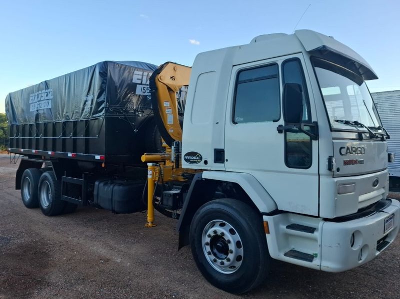 Ford Cargo 4331 Caçamba Munck 2003/2003 CAMINHÕES & CAMIONETAS PASSO FUNDO / Carros no Vale
