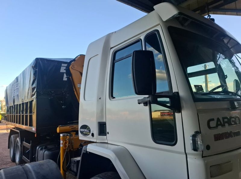 Ford Cargo 4331 Caçamba Munck 2003/2003 CAMINHÕES & CAMIONETAS PASSO FUNDO / Carros no Vale