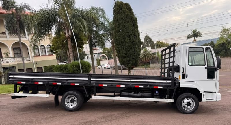 Ford Cargo 816 S Turbo (E5) 2012/2013 CAMINHÕES & CAMIONETAS PASSO FUNDO / Carros no Vale Ford Cargo 816 S Turbo (E5) 2012/2013 CAMINHÕES & CAMIONETAS PASSO FUNDO / Carros no Vale