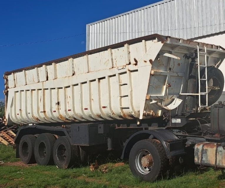 Guerra Graneleiro Caçamba Basculante P 41 M3 1991/1991 CAMINHÕES & CAMIONETAS PASSO FUNDO / Carros no Vale