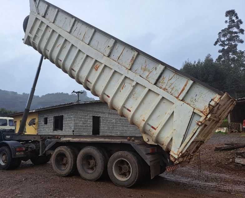 Guerra Graneleiro Caçamba Basculante P 41 M3 1991/1991 CAMINHÕES & CAMIONETAS PASSO FUNDO / Carros no Vale