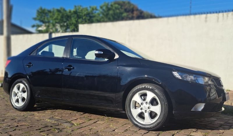 KIA CERATO 1.6 E.213 SEDAN 16V GASOLINA 4P MANUAL 2009/2010 CAMINHÕES & CAMIONETAS PASSO FUNDO / Carros no Vale