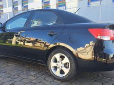 KIA CERATO 1.6 E.213 SEDAN 16V GASOLINA 4P MANUAL 2009/2010 CAMINHÕES & CAMIONETAS PASSO FUNDO / Carros no Vale
