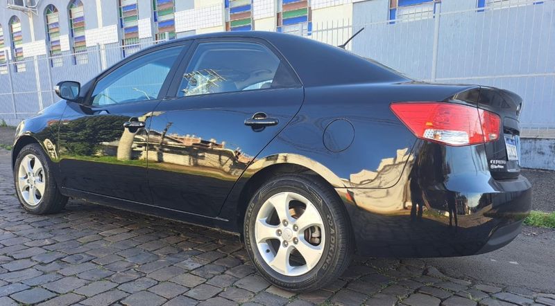 KIA CERATO 1.6 E.213 SEDAN 16V GASOLINA 4P MANUAL 2009/2010 CAMINHÕES & CAMIONETAS PASSO FUNDO / Carros no Vale