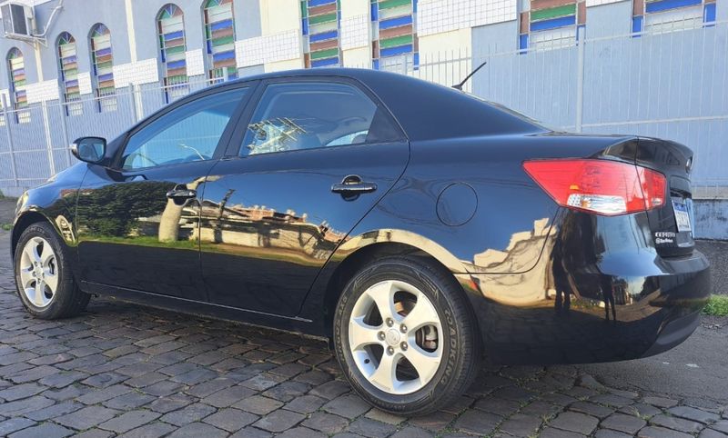 KIA CERATO 1.6 E.213 SEDAN 16V GASOLINA 4P MANUAL 2009/2010 CAMINHÕES & CAMIONETAS PASSO FUNDO / Carros no Vale