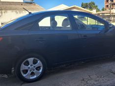 KIA CERATO 1.6 E.213 SEDAN 16V GASOLINA 4P MANUAL 2009/2010 CAMINHÕES & CAMIONETAS PASSO FUNDO / Carros no Vale