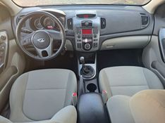 KIA CERATO 1.6 E.213 SEDAN 16V GASOLINA 4P MANUAL 2009/2010 CAMINHÕES & CAMIONETAS PASSO FUNDO / Carros no Vale