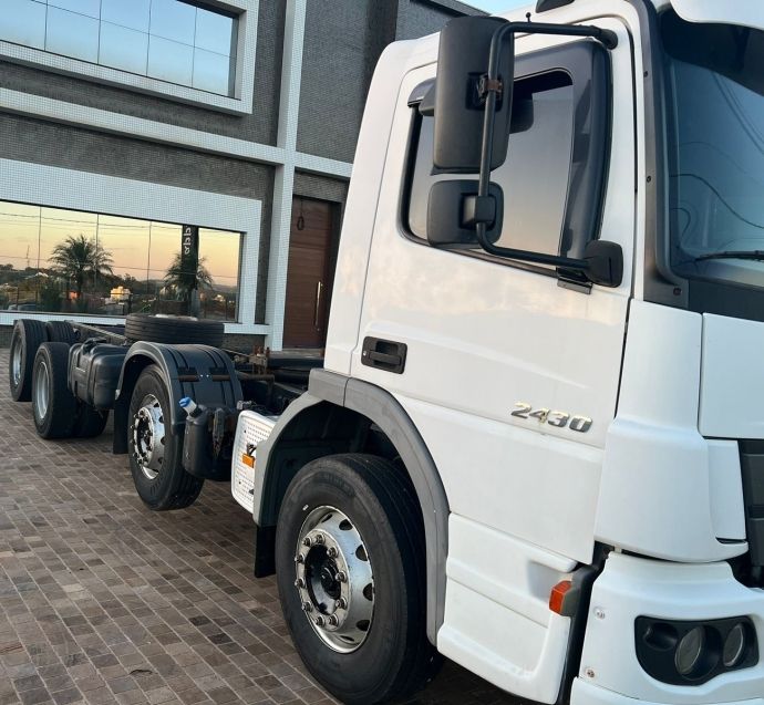 Mercedes-Benz Atego 2430 Bi Truck Chassi 2015/2016 CAMINHÕES & CAMIONETAS PASSO FUNDO / Carros no Vale Mercedes-Benz Atego 2430 Bi Truck Chassi 2015/2016 CAMINHÕES & CAMIONETAS PASSO FUNDO / Carros no Vale