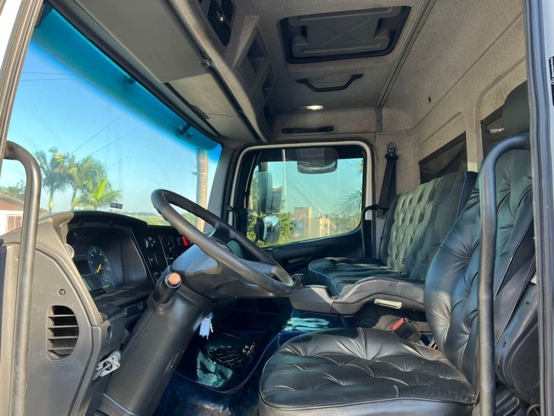 Mercedes-Benz Atego 2430 Bi Truck Chassi 2015/2016 CAMINHÕES & CAMIONETAS PASSO FUNDO / Carros no Vale Mercedes-Benz Atego 2430 Bi Truck Chassi 2015/2016 CAMINHÕES & CAMIONETAS PASSO FUNDO / Carros no Vale