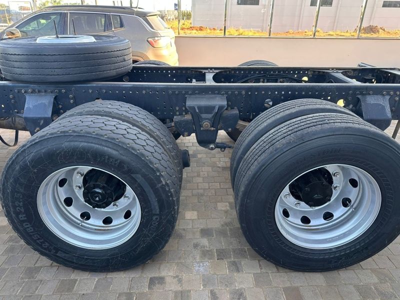 Mercedes-Benz Atego 2430 Bi Truck Chassi 2015/2016 CAMINHÕES & CAMIONETAS PASSO FUNDO / Carros no Vale Mercedes-Benz Atego 2430 Bi Truck Chassi 2015/2016 CAMINHÕES & CAMIONETAS PASSO FUNDO / Carros no Vale