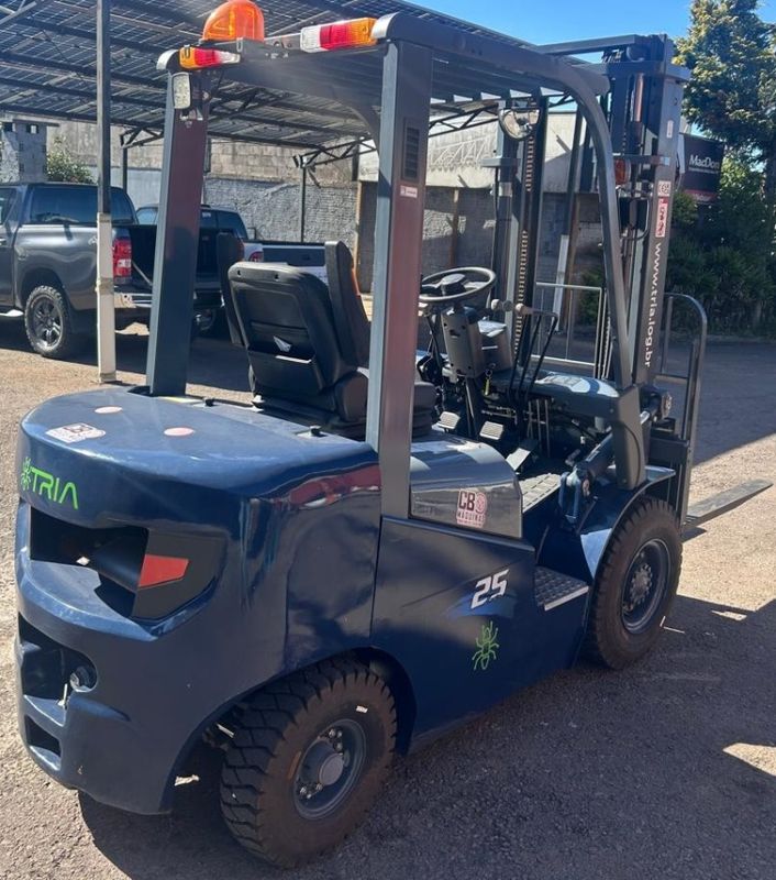 Outros Outros Empilhadeira 2025/2025 CAMINHÕES & CAMIONETAS PASSO FUNDO / Carros no Vale Outros Outros Empilhadeira 2025/2025 CAMINHÕES & CAMIONETAS PASSO FUNDO / Carros no Vale
