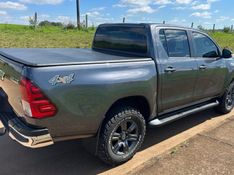 Toyota HILUX 2.8 D-4D TURBO DIESEL CD SR 4X4 AUTOMÁTICO 2023/2024 CAMINHÕES & CAMIONETAS PASSO FUNDO / Carros no Vale
