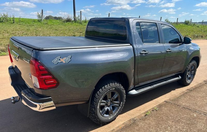 Toyota HILUX 2.8 D-4D TURBO DIESEL CD SR 4X4 AUTOMÁTICO 2023/2024 CAMINHÕES & CAMIONETAS PASSO FUNDO / Carros no Vale Toyota HILUX 2.8 D-4D TURBO DIESEL CD SR 4X4 AUTOMÁTICO 2023/2024 CAMINHÕES & CAMIONETAS PASSO FUNDO / Carros no Vale