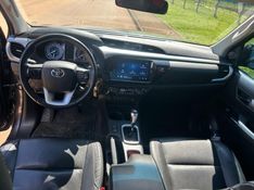 Toyota HILUX 2.8 D-4D TURBO DIESEL CD SR 4X4 AUTOMÁTICO 2023/2024 CAMINHÕES & CAMIONETAS PASSO FUNDO / Carros no Vale