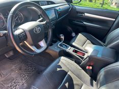 Toyota HILUX 2.8 D-4D TURBO DIESEL CD SR 4X4 AUTOMÁTICO 2023/2024 CAMINHÕES & CAMIONETAS PASSO FUNDO / Carros no Vale